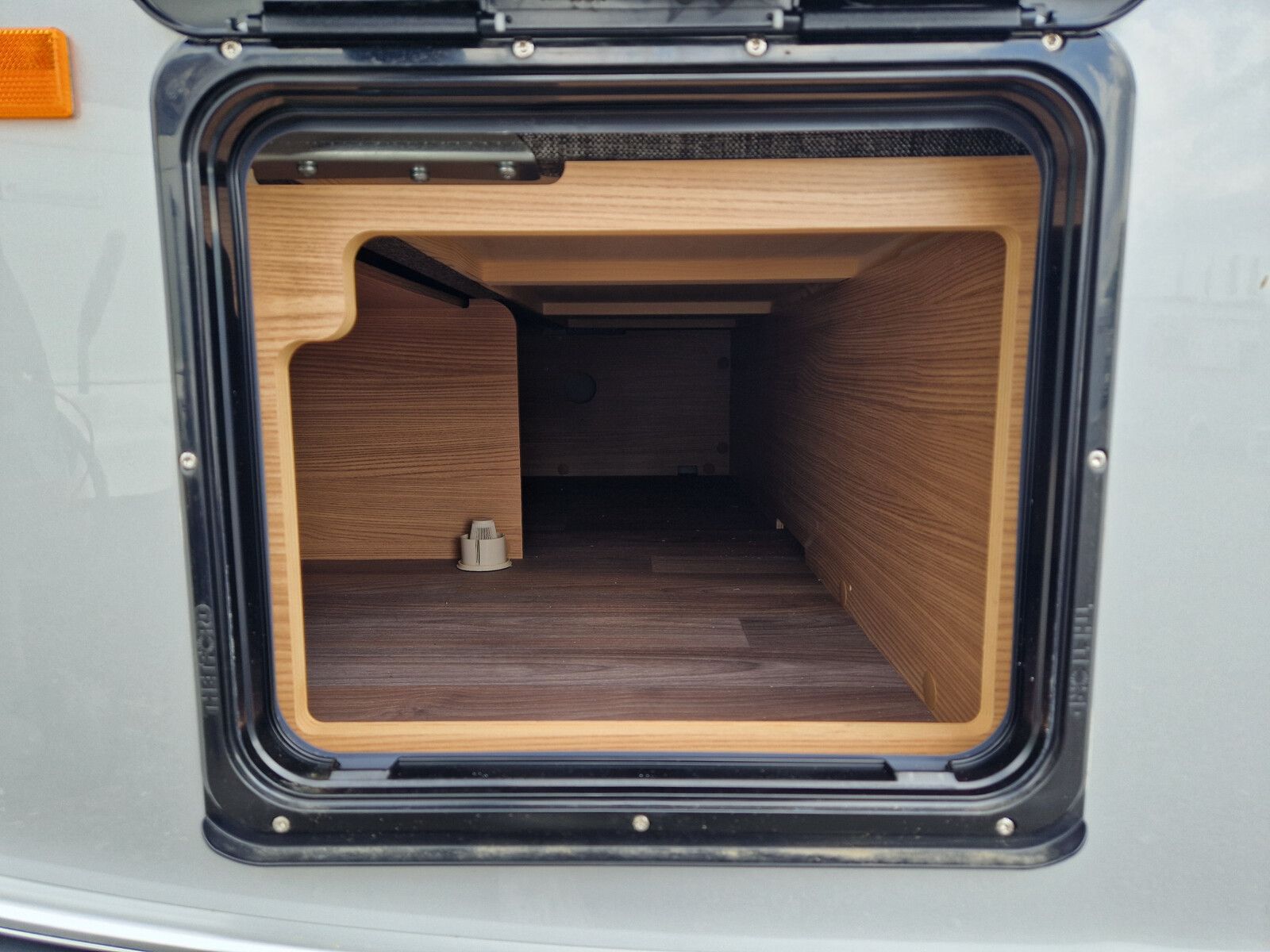 Fahrzeugabbildung T@b BASIC 320