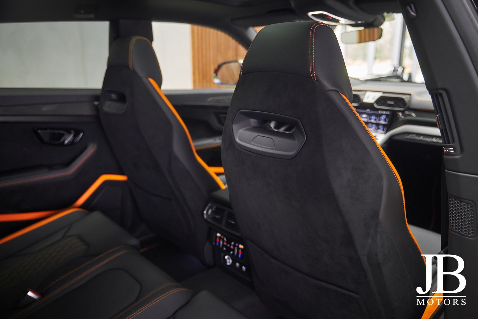 Fahrzeugabbildung Lamborghini Urus Performante Carbon Head-Up Akrapovic