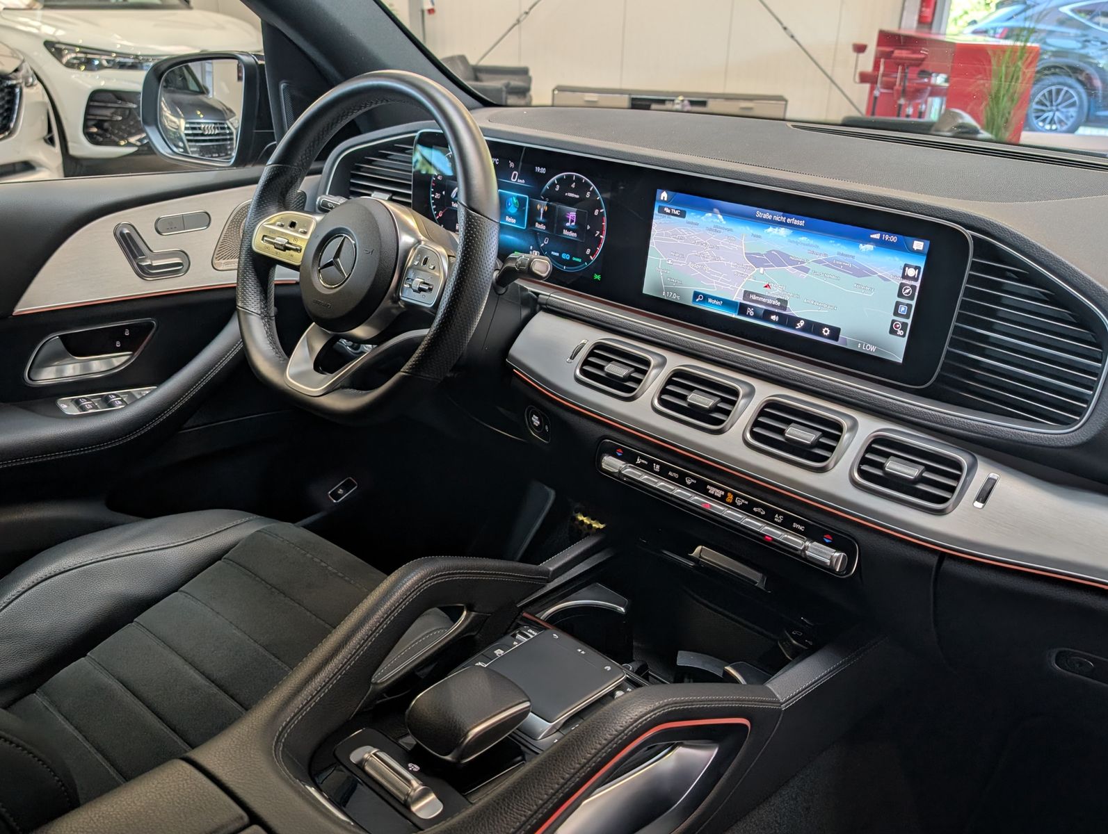 Fahrzeugabbildung Mercedes-Benz GLE 450 AMG 4M*AIRMATIC*LED*BURMESTER*CAM*NIGHT*