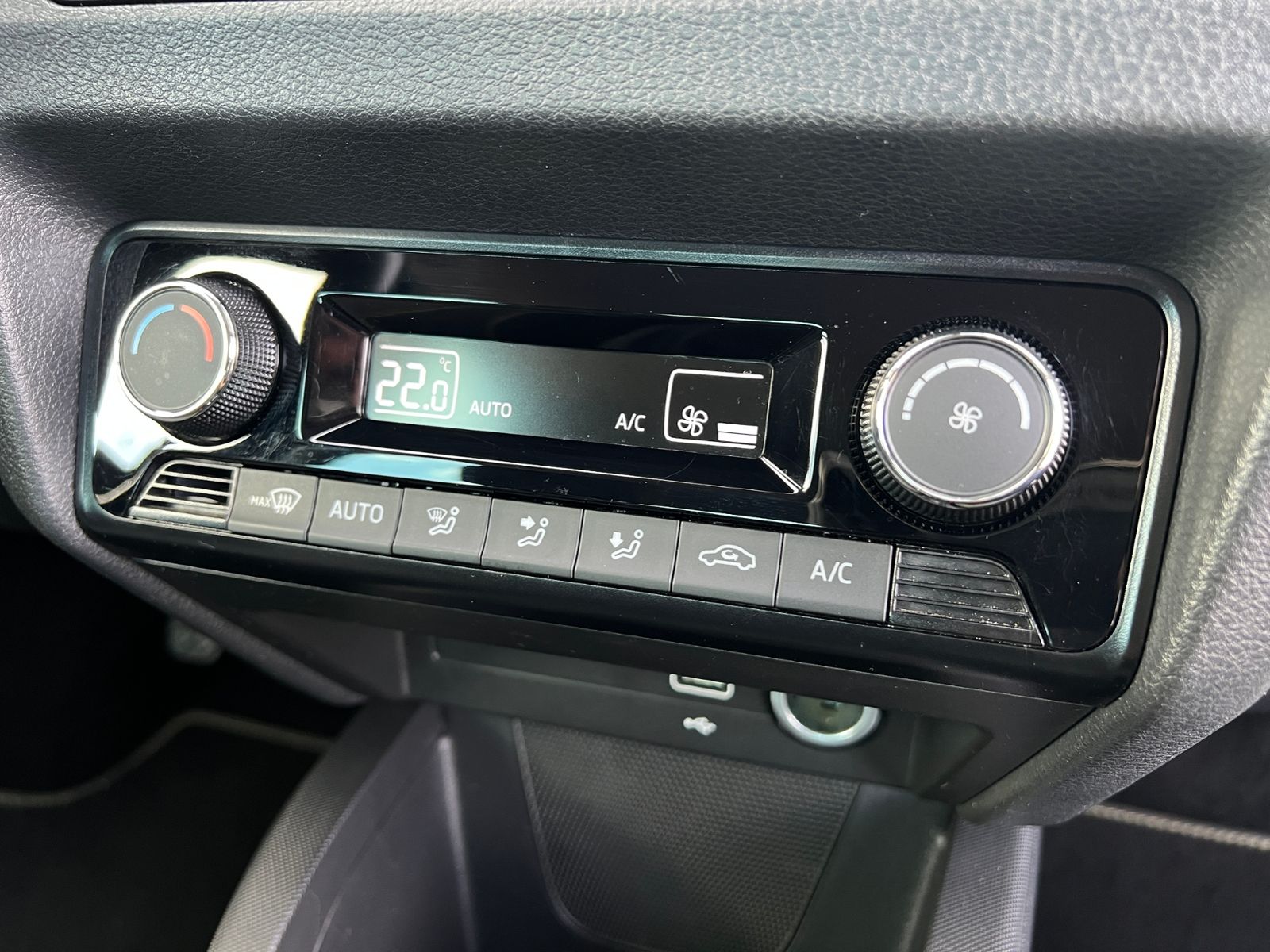 Fahrzeugabbildung SKODA Fabia III Soleil 1.0 MPI *SmartLink, Sitzhzg., 1