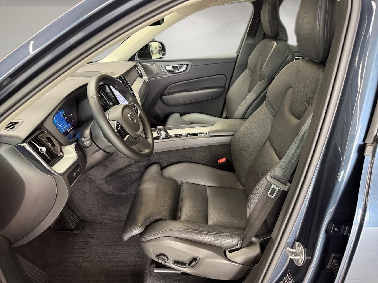 Fahrzeugabbildung Volvo XC60 Plus Dark Recharge Plug-In Hybrid AWD