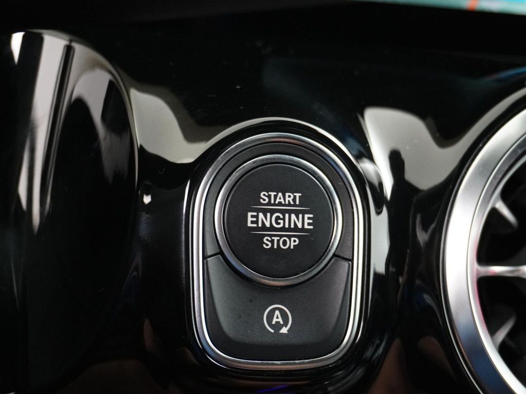 Mercedes-Benz GLA 200 Business Solution Luxury AMG Felgen MBUX