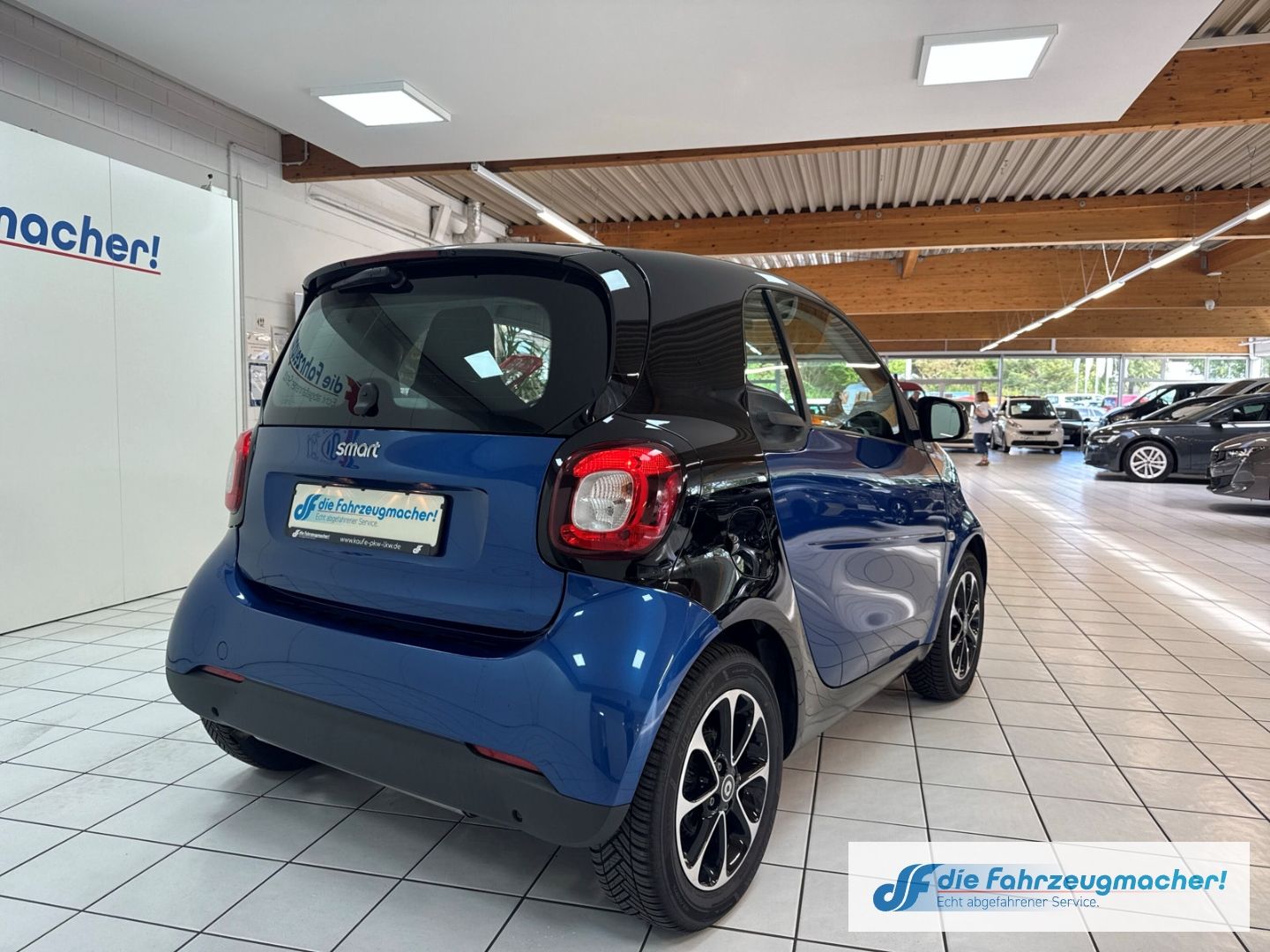 Fahrzeugabbildung Smart fortwo coupe Basis Panorama Klimaautom SHZ Temp