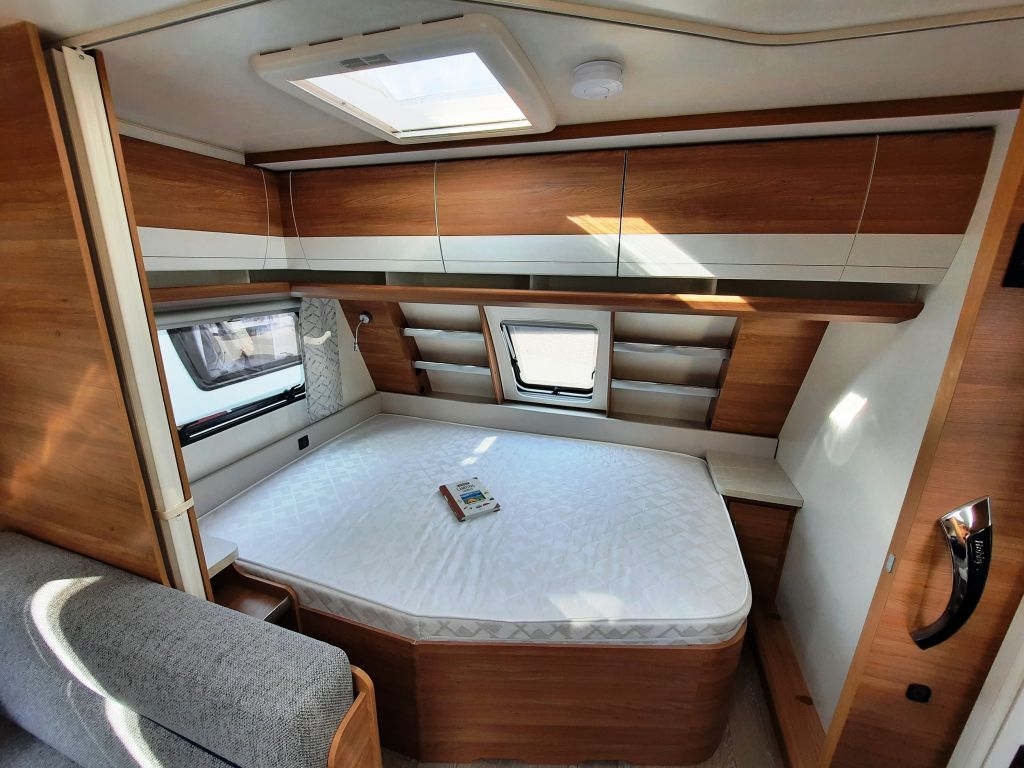 Fahrzeugabbildung Hobby De Luxe 545 KMF Autark/Mover/Combi 6/1. Hand