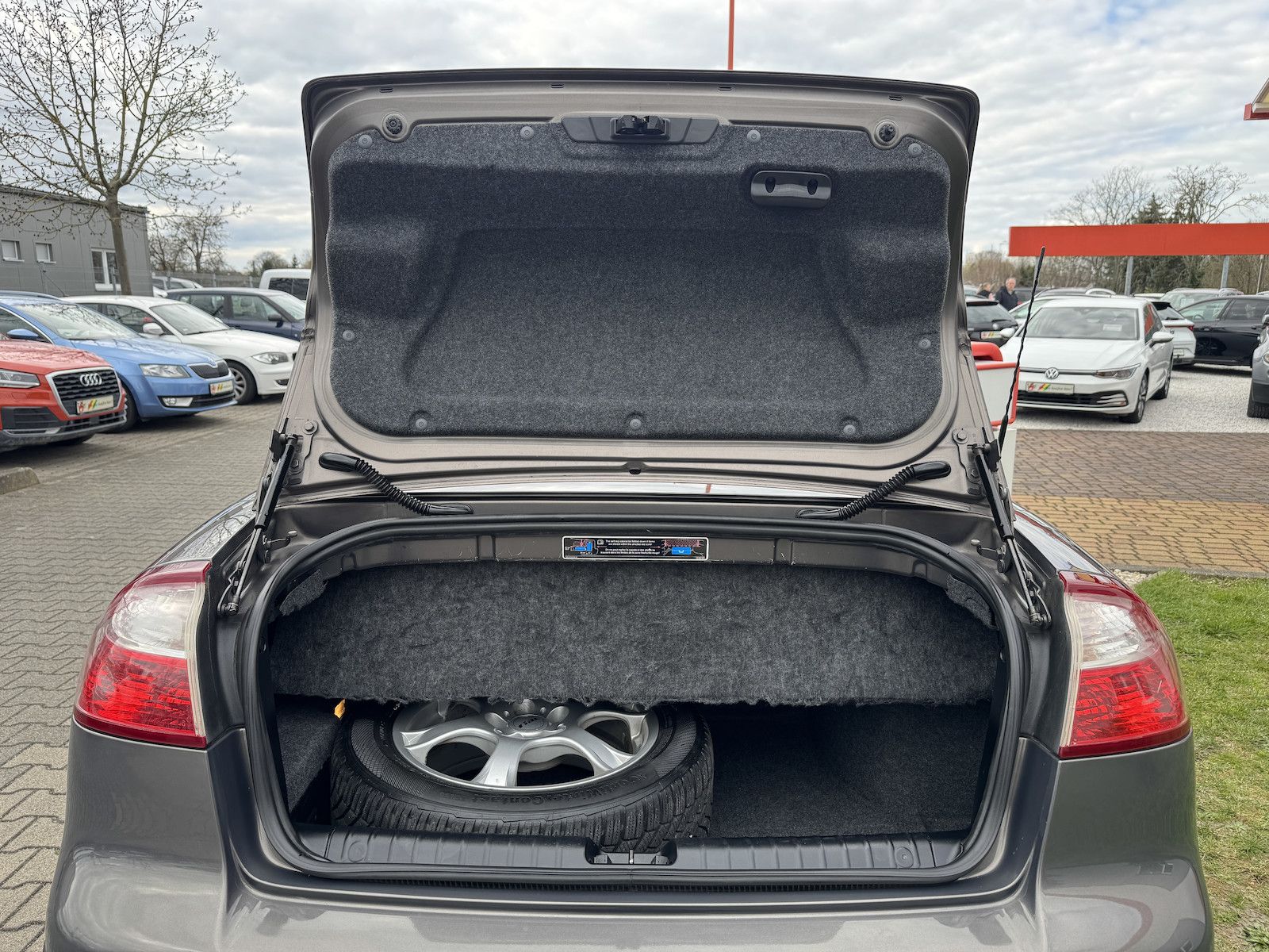 Fahrzeugabbildung Saab 9-3 1.9 Cabrio Automatik/StandHz/Leder/Navi/Ahk