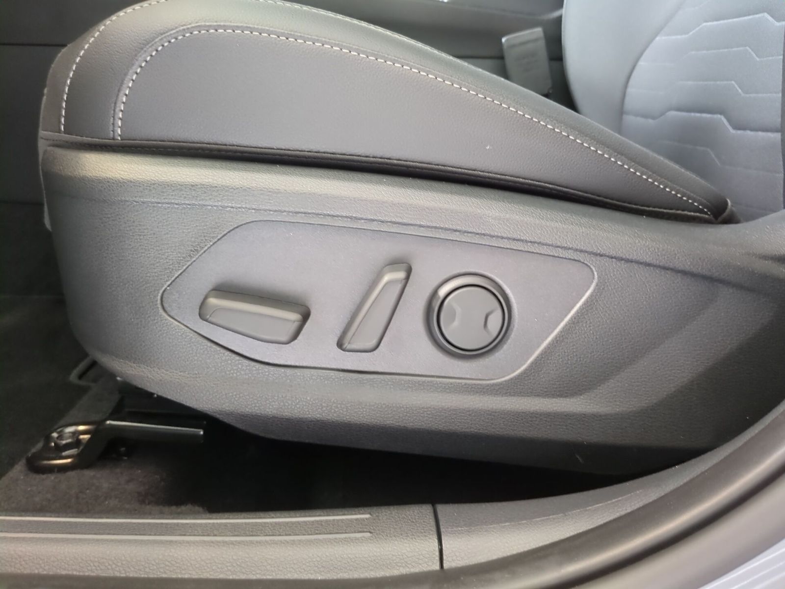 Fahrzeugabbildung Kia SPORTAGE  PE 1.6T 2WD DCT SPI DRIVE SOUND