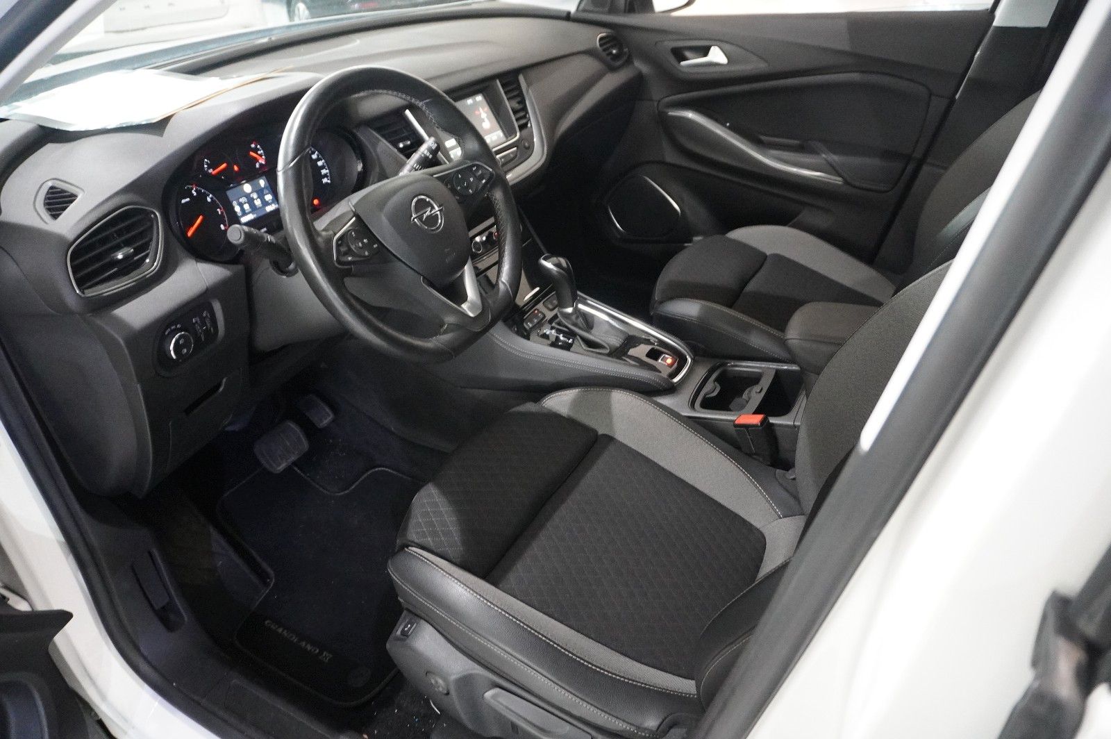 Fahrzeugabbildung Opel Grandland 1.5D AHK/KAMERA/SHZ/LHZ/FSH/ALU/ACC