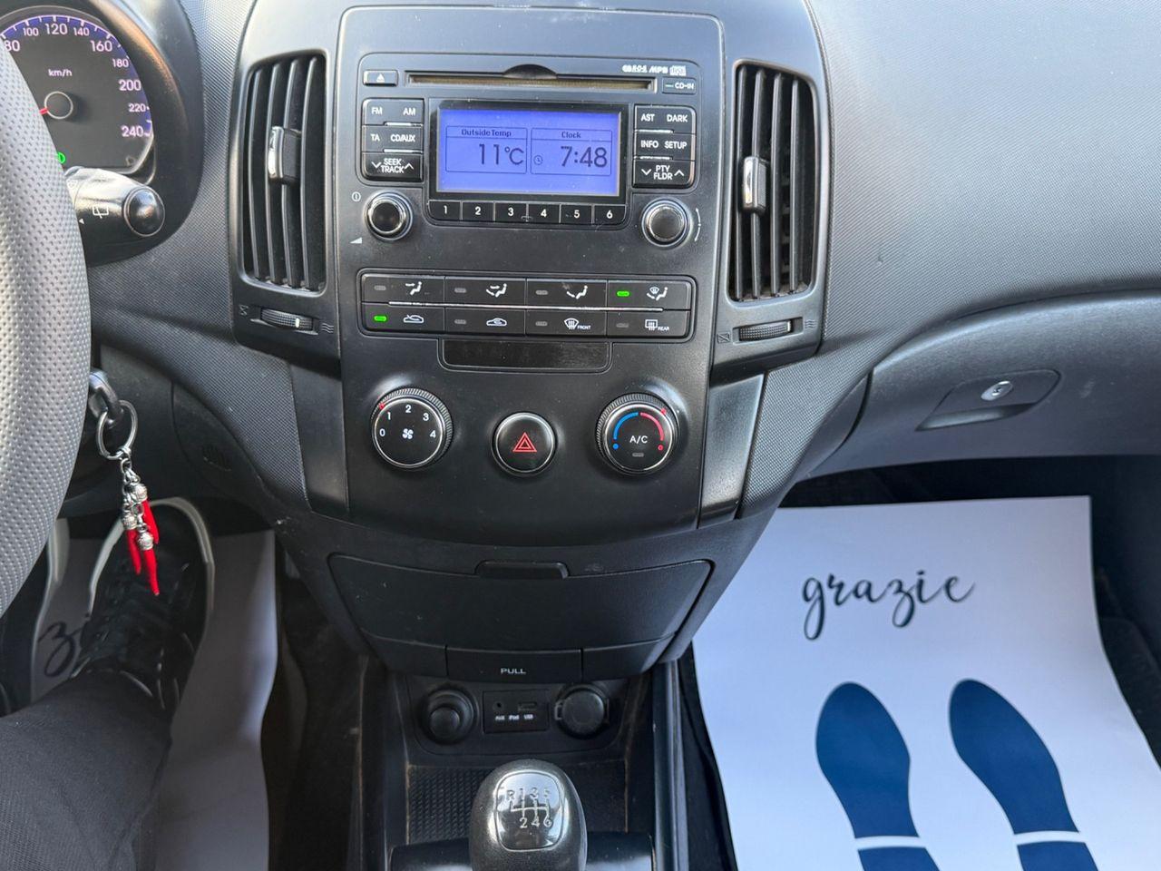 Hyundai i30 2011 — photo 15