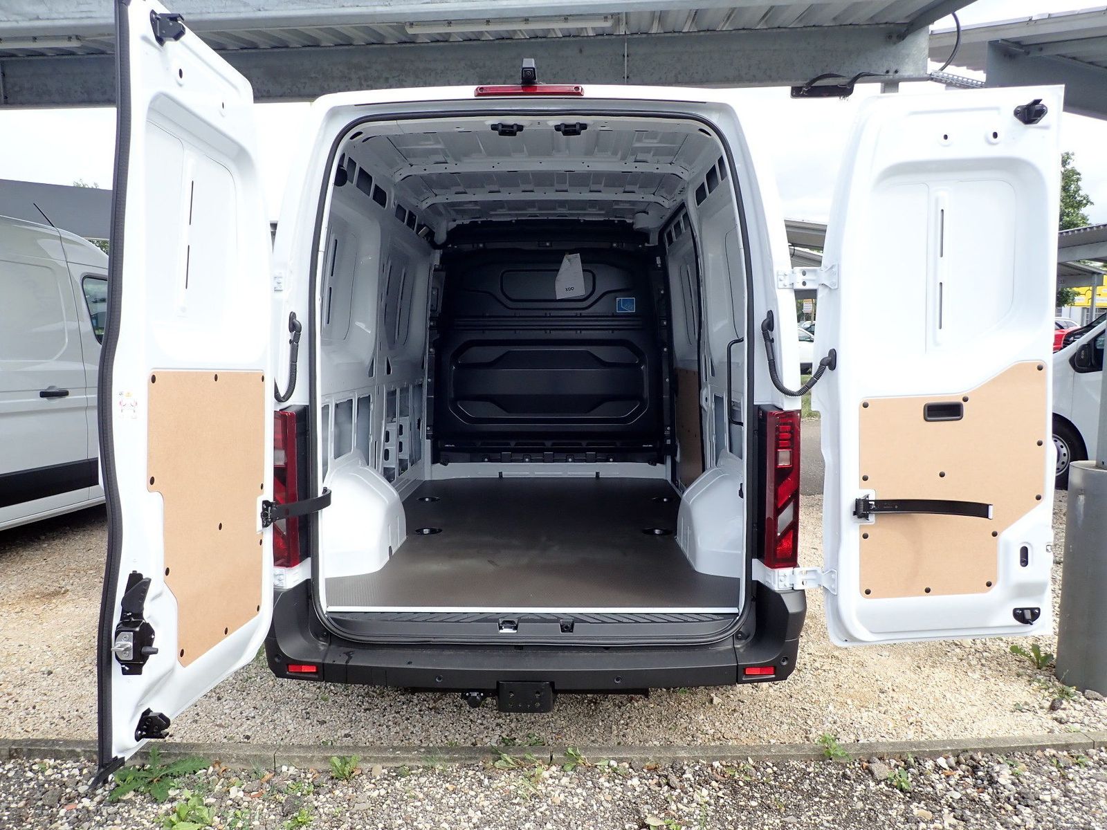 Fahrzeugabbildung Renault Master Kastenwagen FWD Kasten extra L2H2 3,5t Bl