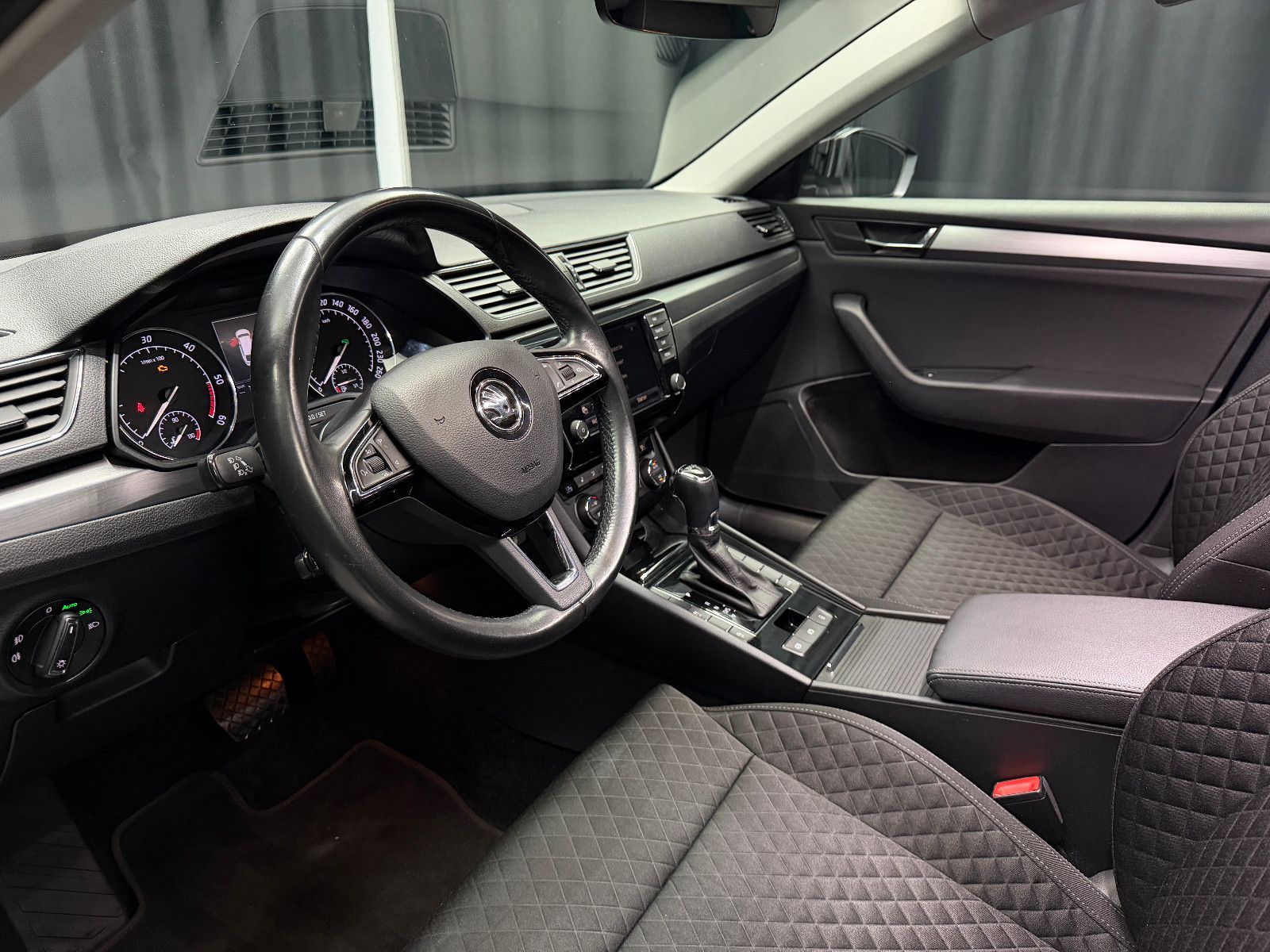 Fahrzeugabbildung SKODA Superb Combi Style |DSG|NAVI|MEMORY|ACC