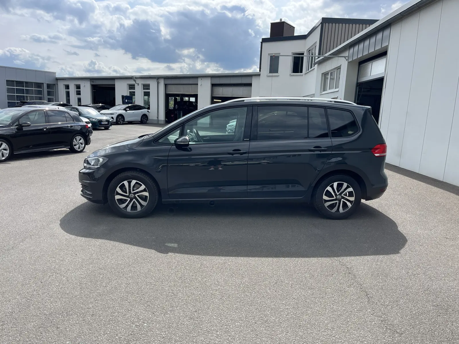 Volkswagen Touran 2.0 TDI ACTIVE 125€ m.20% Anz. STHZ Navi 