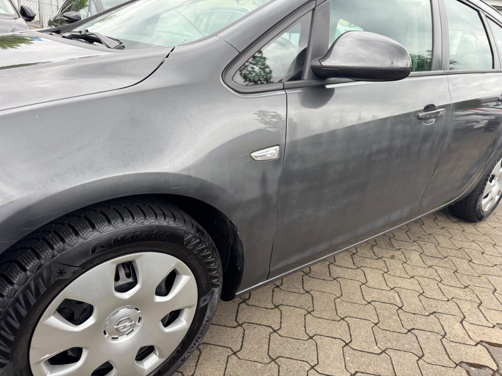 Opel Astra 2011 — photo 9