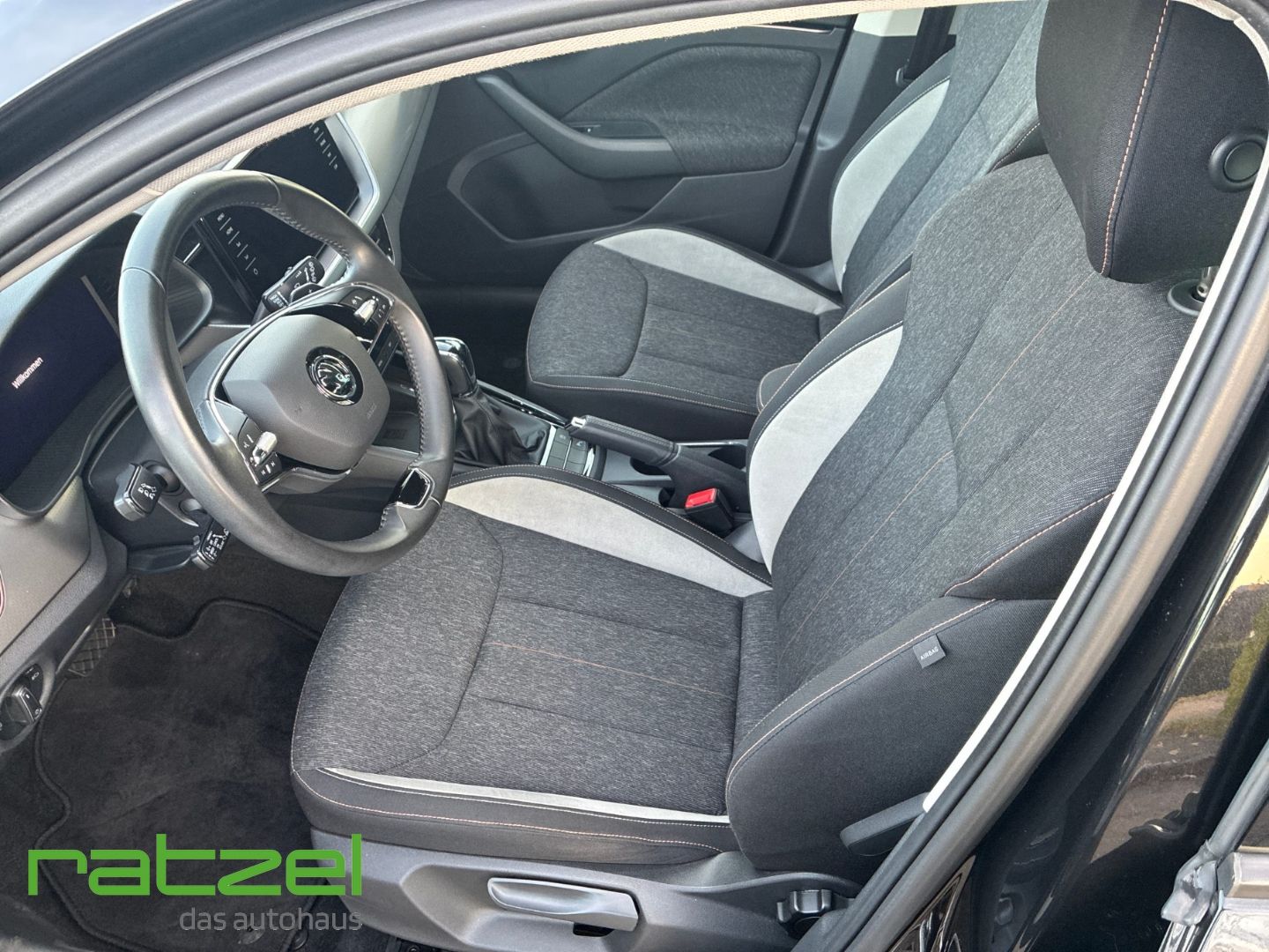 Fahrzeugabbildung SKODA Scala 1.0 TSI Style Navi Digitales Cockpit LED F