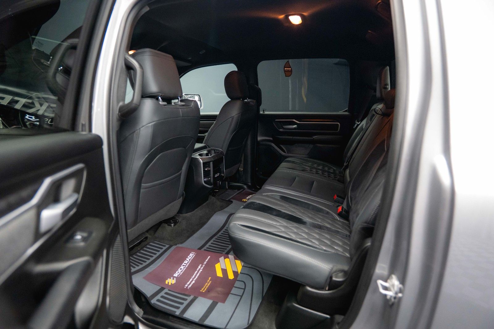 Fahrzeugabbildung Dodge RAM 5.7 V8 HEMI 4x4 Offroad Night Limited 19%