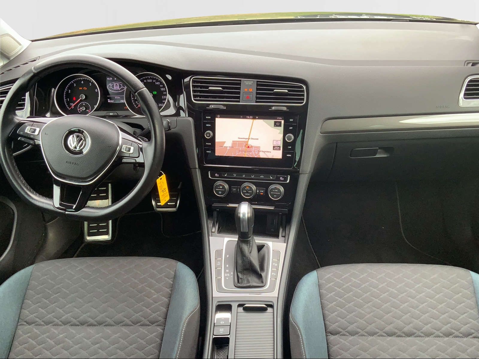 Golf VII 1.5 TSI IQ.DRIVE SHZ,NAV, PDC,LED.