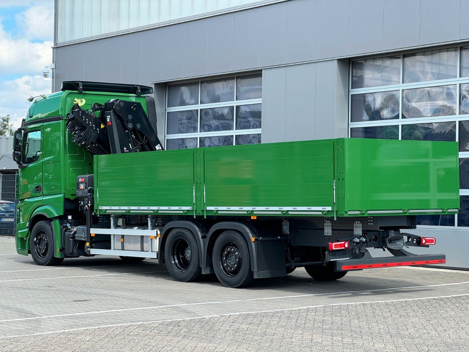 Fahrzeugabbildung Mercedes-Benz Actros 2548  Pritsche HIAB X-HiDuo 228E-6 Seilw.