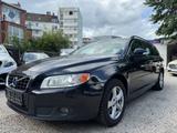 Volvo V70 Kombi Momentum/ZR-NEU/AUT./XENON/LEDER/TÜV - gebrauchte Volvo V70 aus dem Jahr 2011
