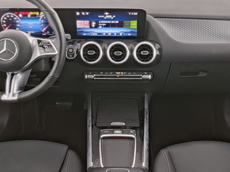 Fahrzeugabbildung Mercedes-Benz GLA 180 PROGRESSIVE*KAMERA*APPLE-CARPLAY*LED