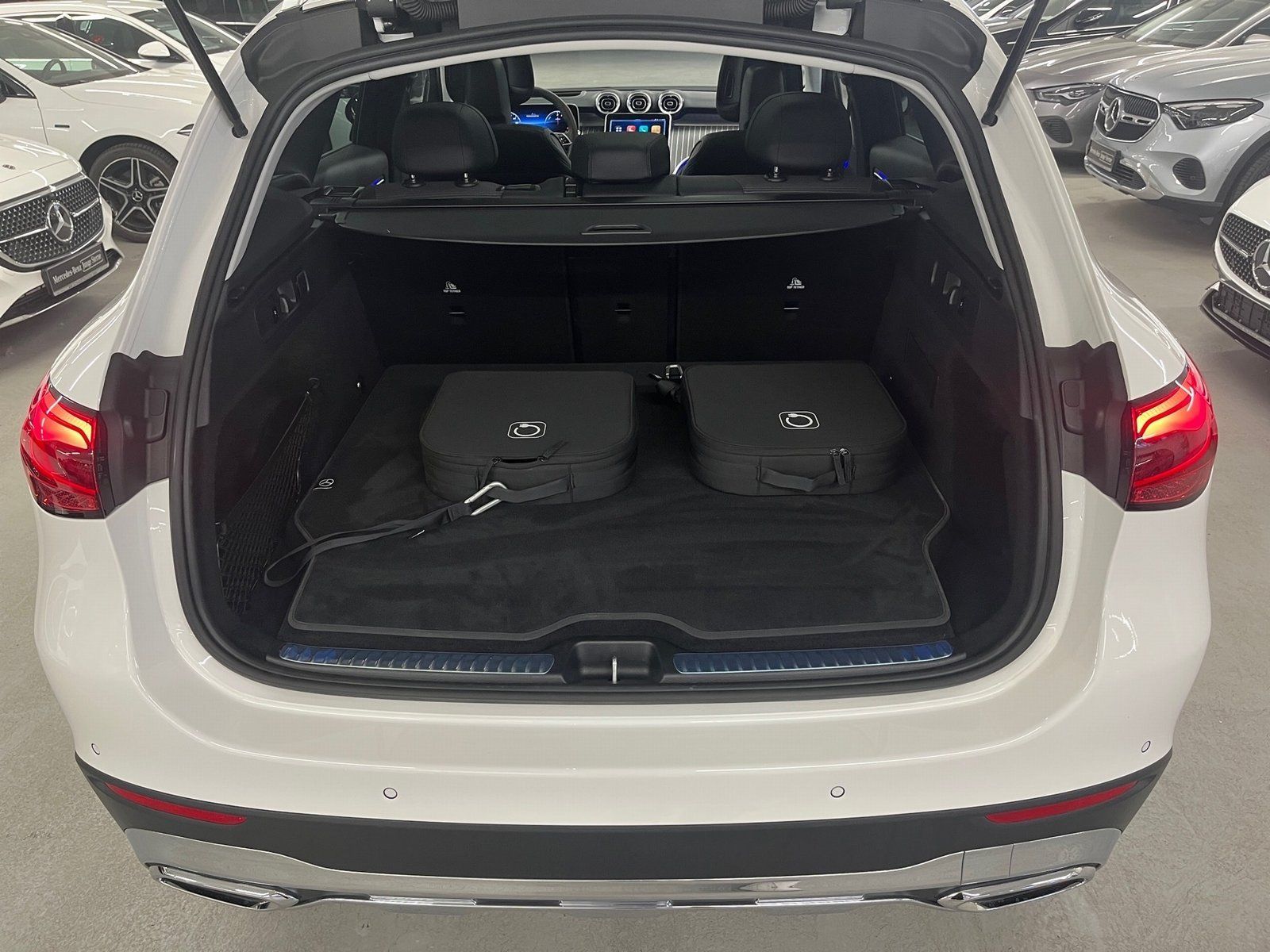 Fahrzeugabbildung Mercedes-Benz GLC 300 de 4M Avantgarde*AHK*Distronic*Pano*360*