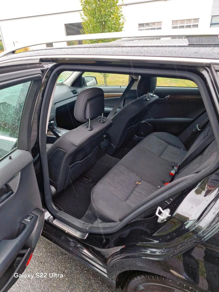 Mercedes-Benz C200 2010 — photo 11