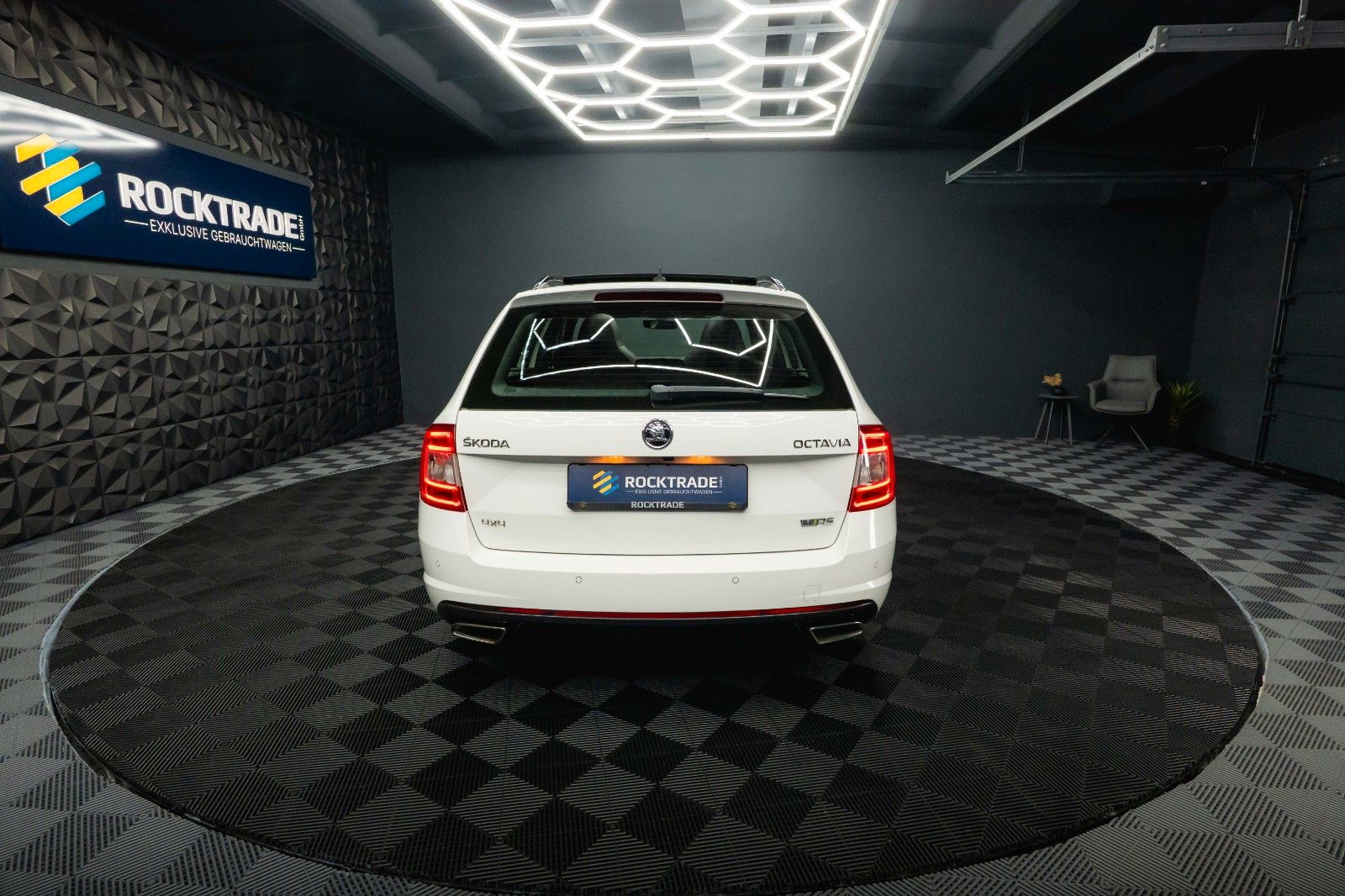Fahrzeugabbildung SKODA Octavia 2.0 TDI RS 4x4 Performance *Pano*ACC*LED