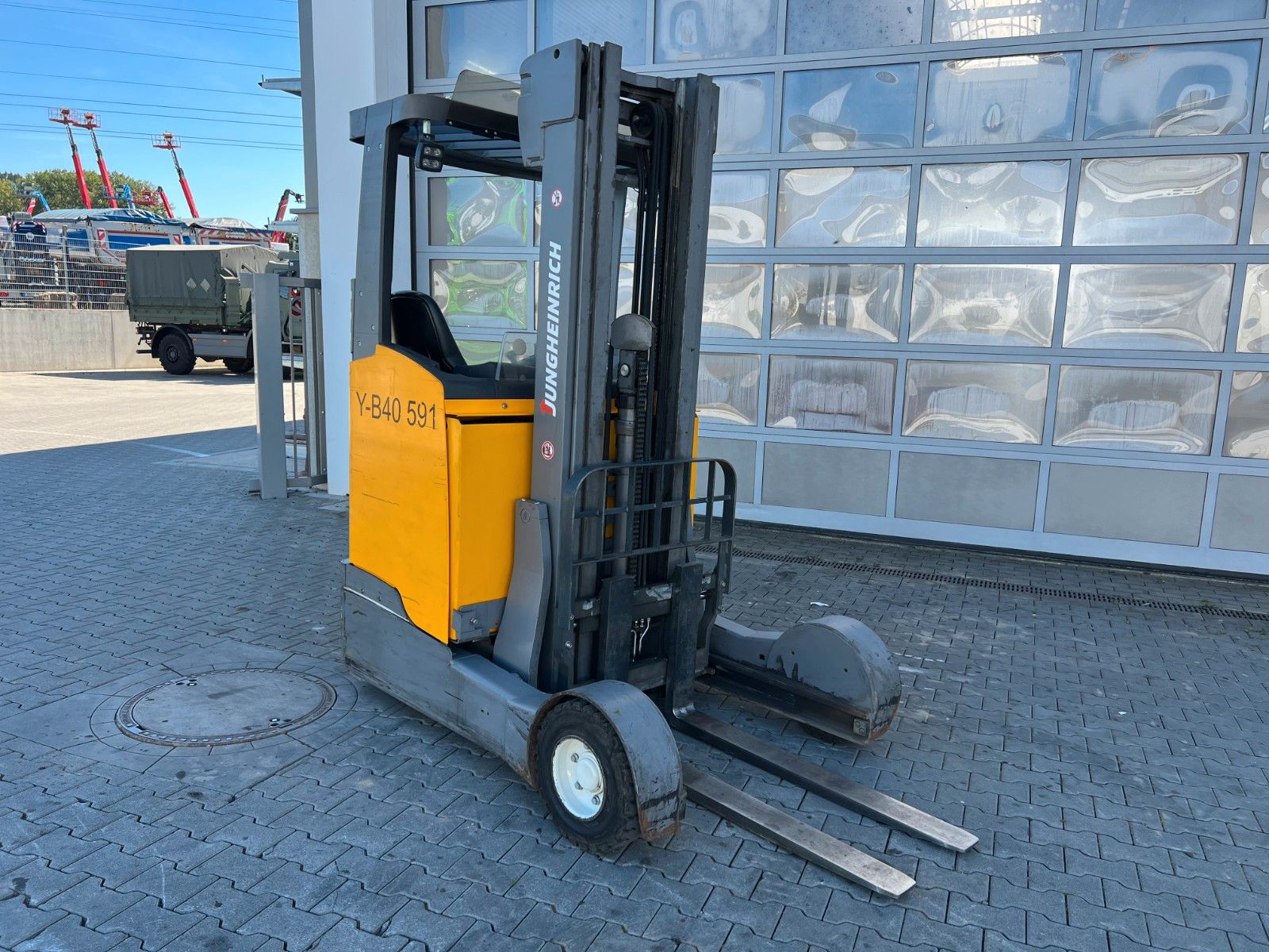 Fahrzeugabbildung Jungheinrich ETV C16 / Triplex 5.72m / SS / nur 2.836h / 2016