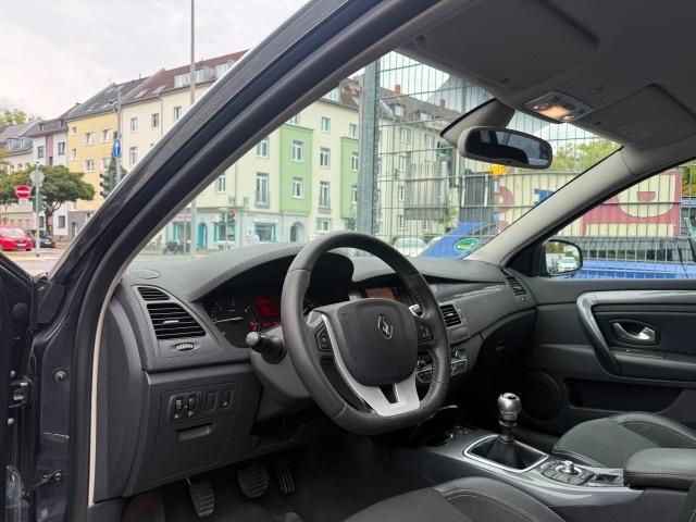 Renault Laguna 2010 — photo 9