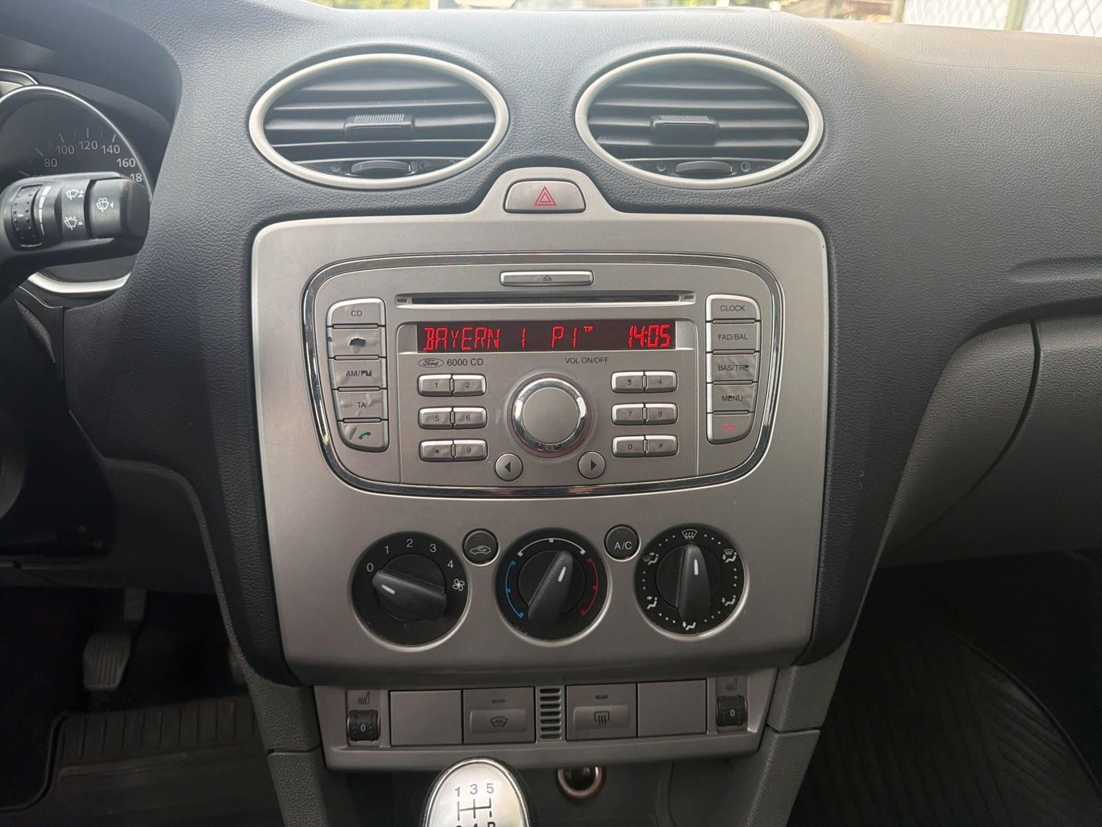 Ford Focus 2009 — photo 13