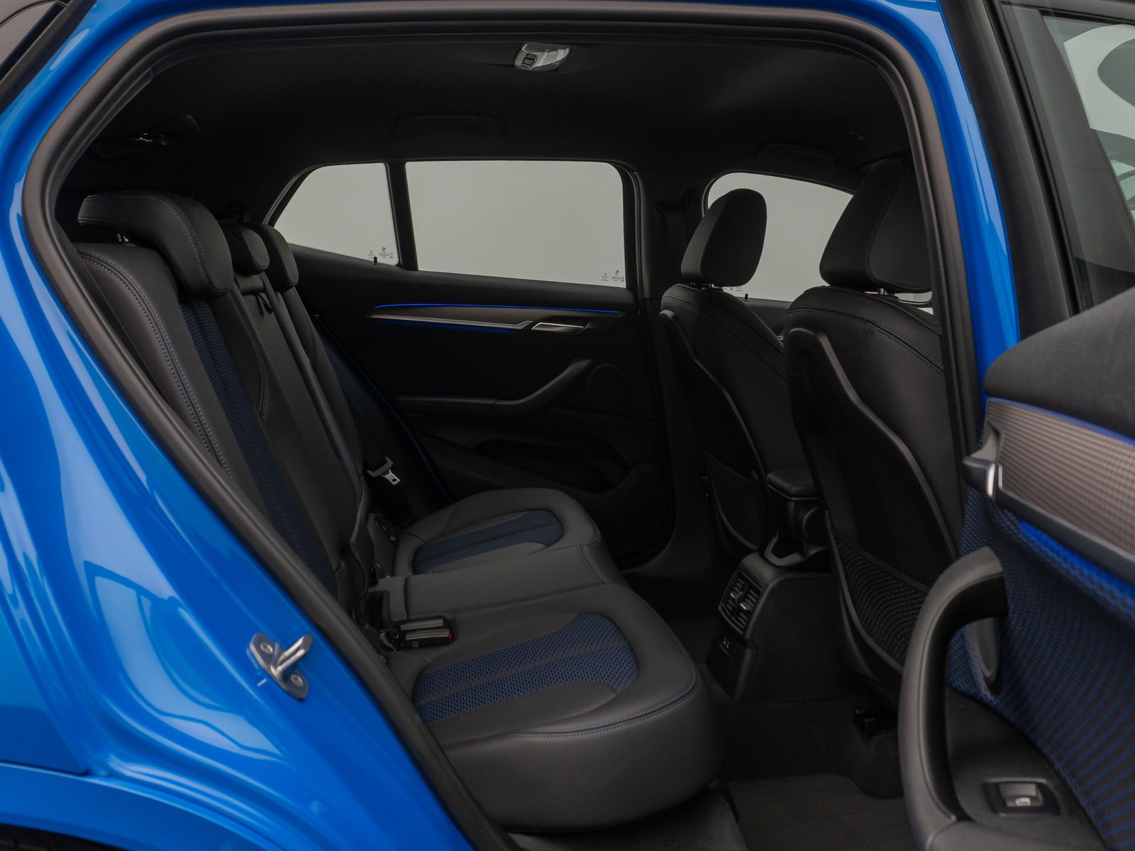 Fahrzeugabbildung BMW X2 xD20i M Sport DAB HUD Navi+ Alarm LED PDChint