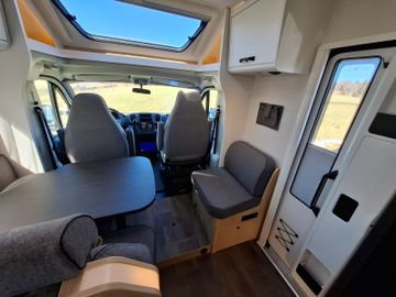 Sunlight Adventure T 68 Combi 6E TV-Paket AWT isoliert 8G