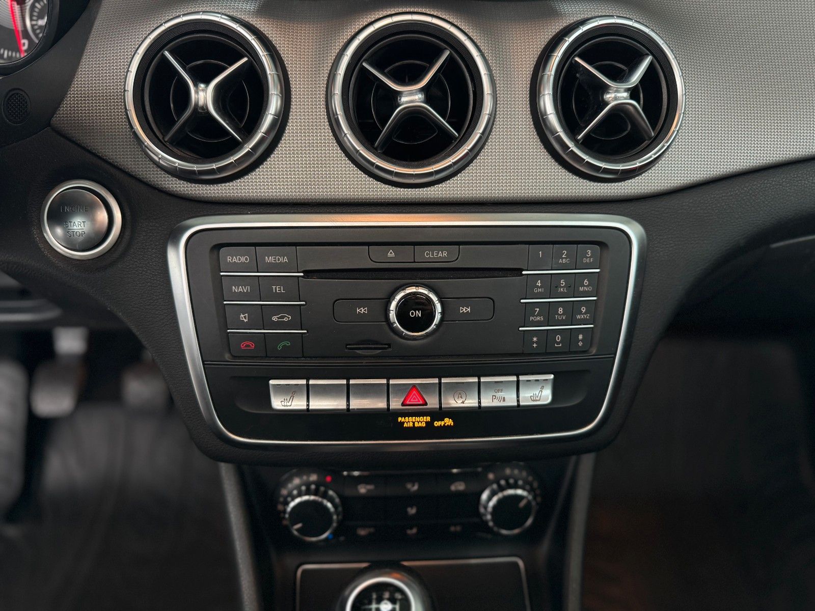 Fahrzeugabbildung Mercedes-Benz CLA 180 Shooting Brake Urban "LED + Business-P."