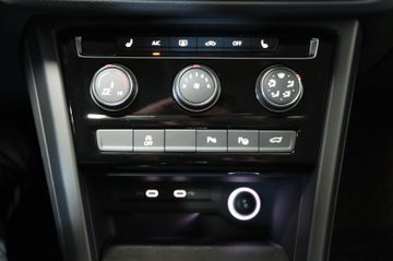 Volkswagen Touran 2.0 DSG R-Line 7-Sitze AHK Kamera