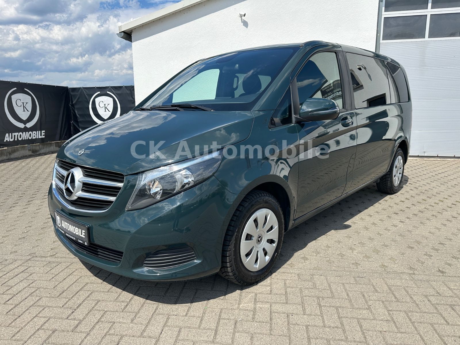 Fahrzeugabbildung Mercedes-Benz V 200d Rise Kompakt/5 Sitze/Klima/ Tempomat