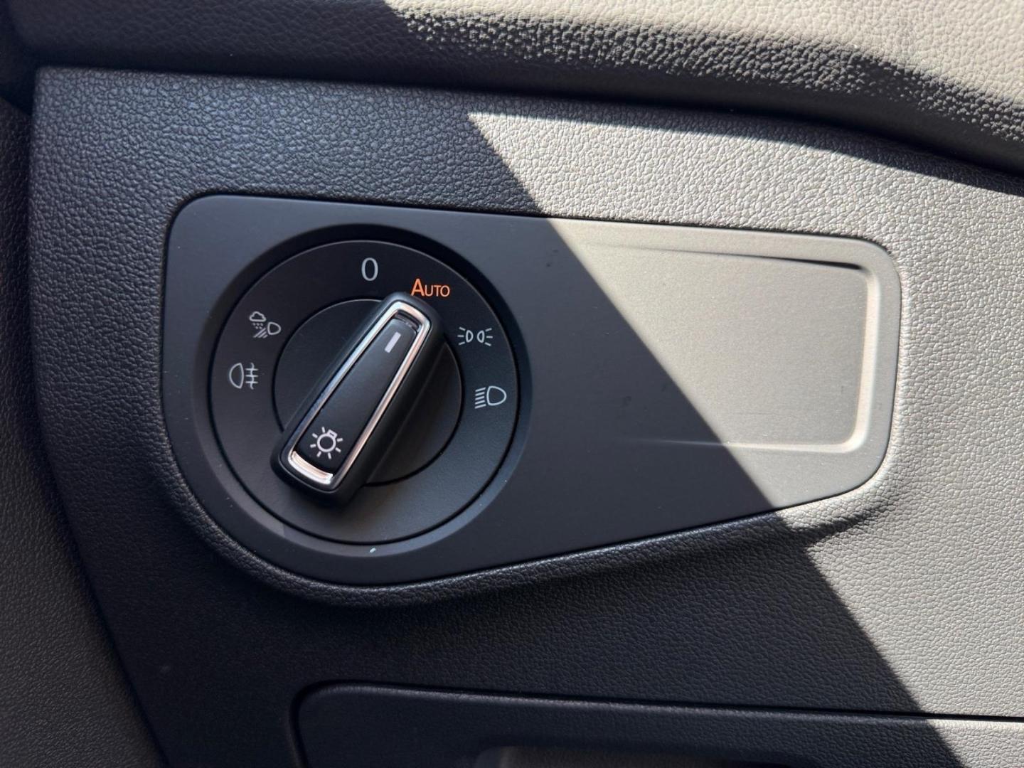 Volkswagen Tiguan Active 1.5 TSI StandHZG AHK-klappbar Navi, миниатюра 27