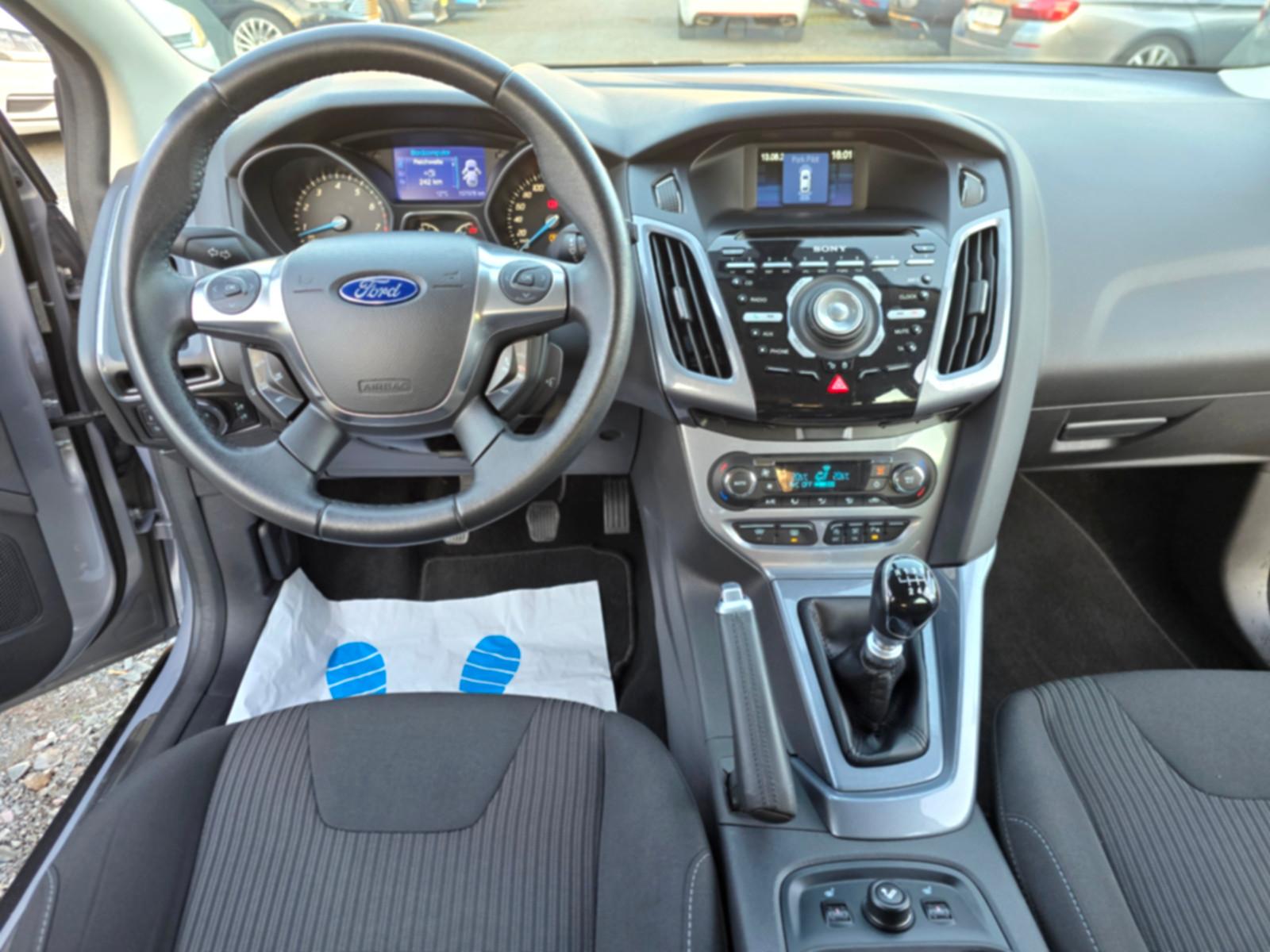 Ford Focus 2012 — photo 23