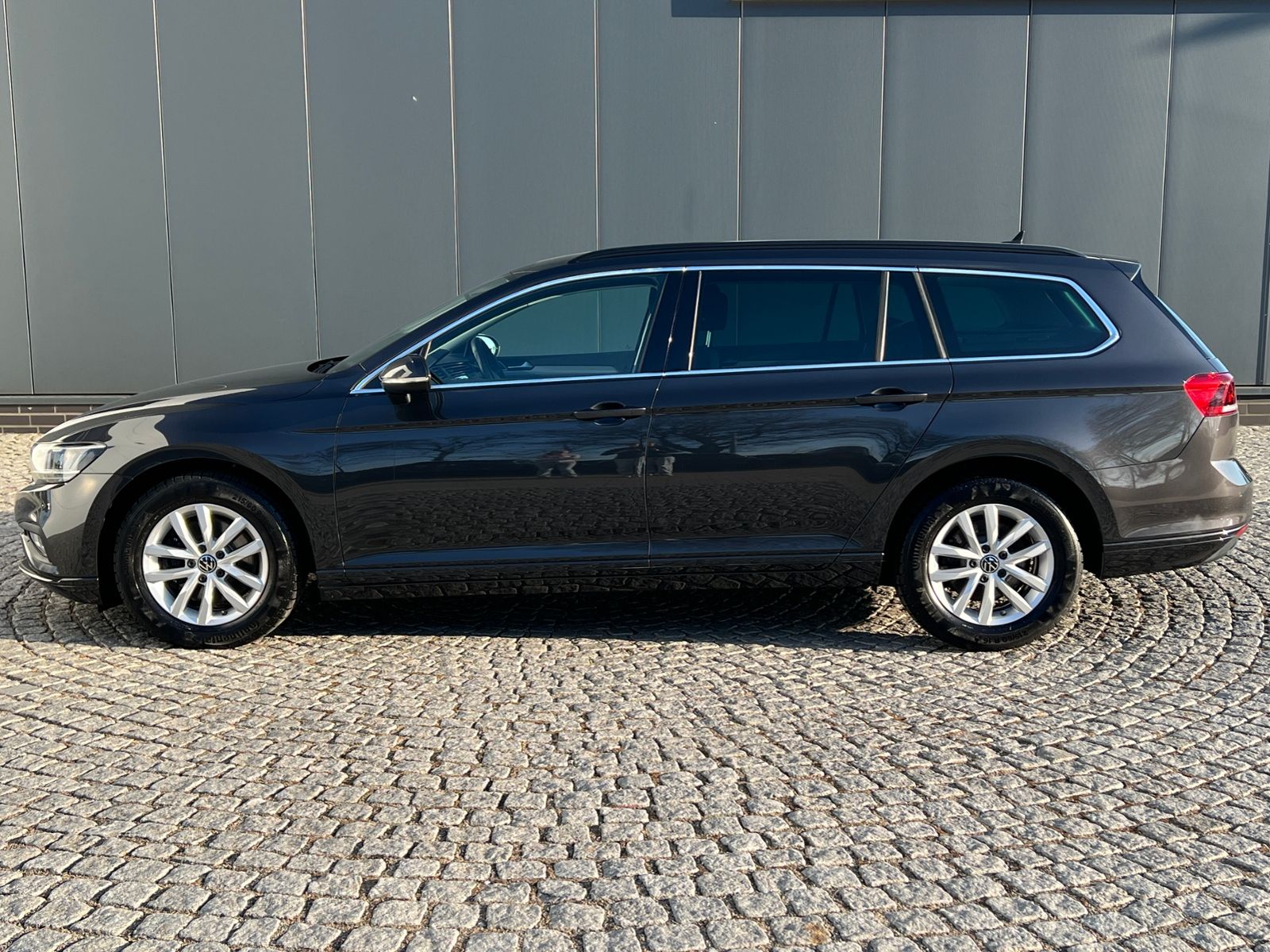 Fahrzeugabbildung Volkswagen Passat Variant Business 2.0 TDI DSG *AHK, LED, A