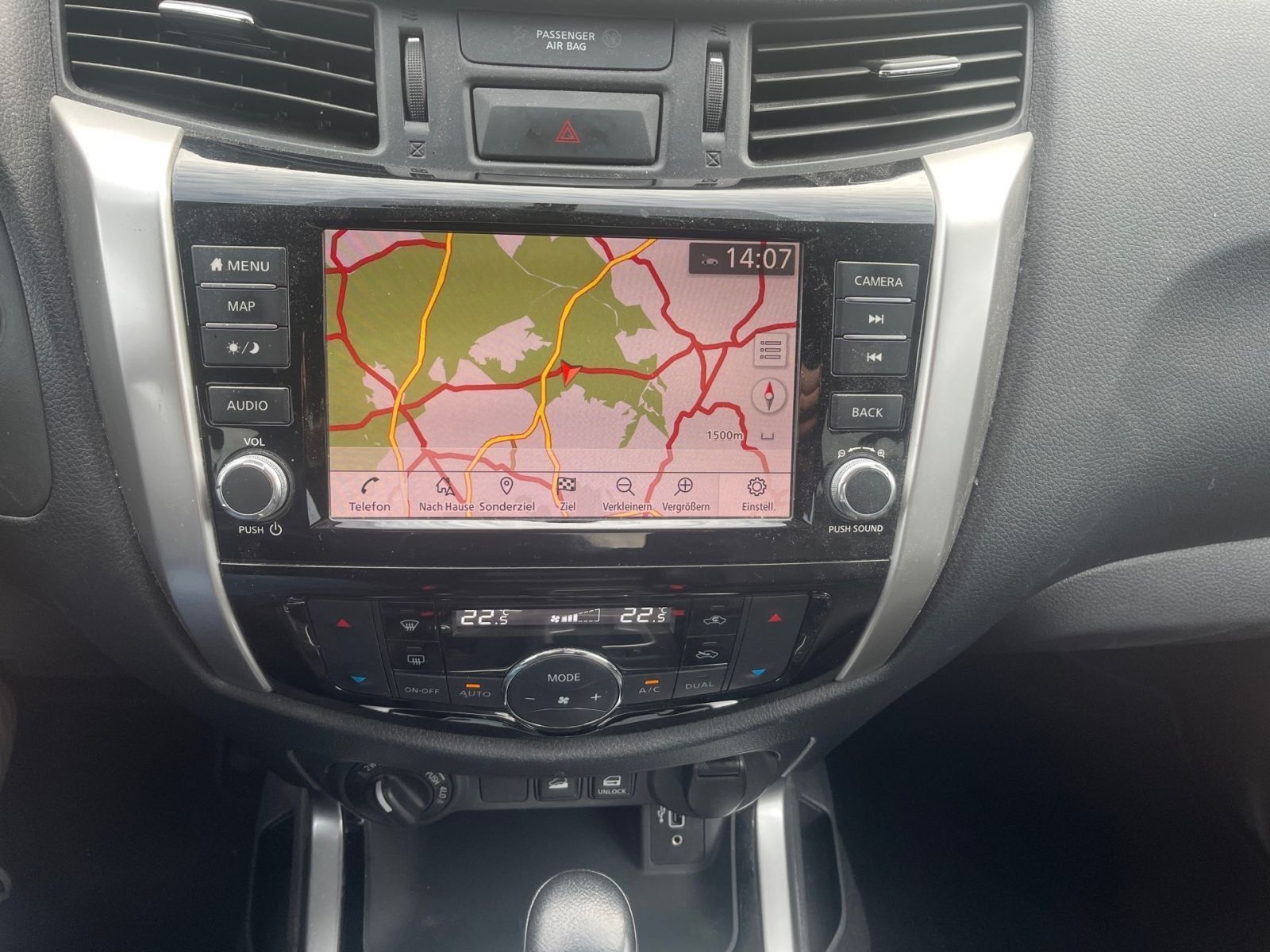 Fahrzeugabbildung Nissan Navara Tekna 4x4 *AHK*SHZ*PANO*NAVI*