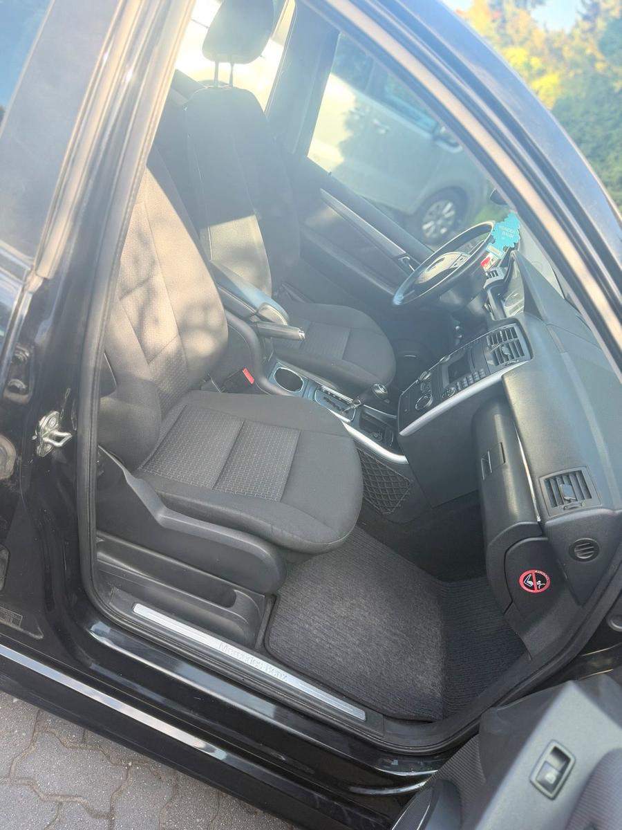 Mercedes-Benz B180 2010 — photo 8