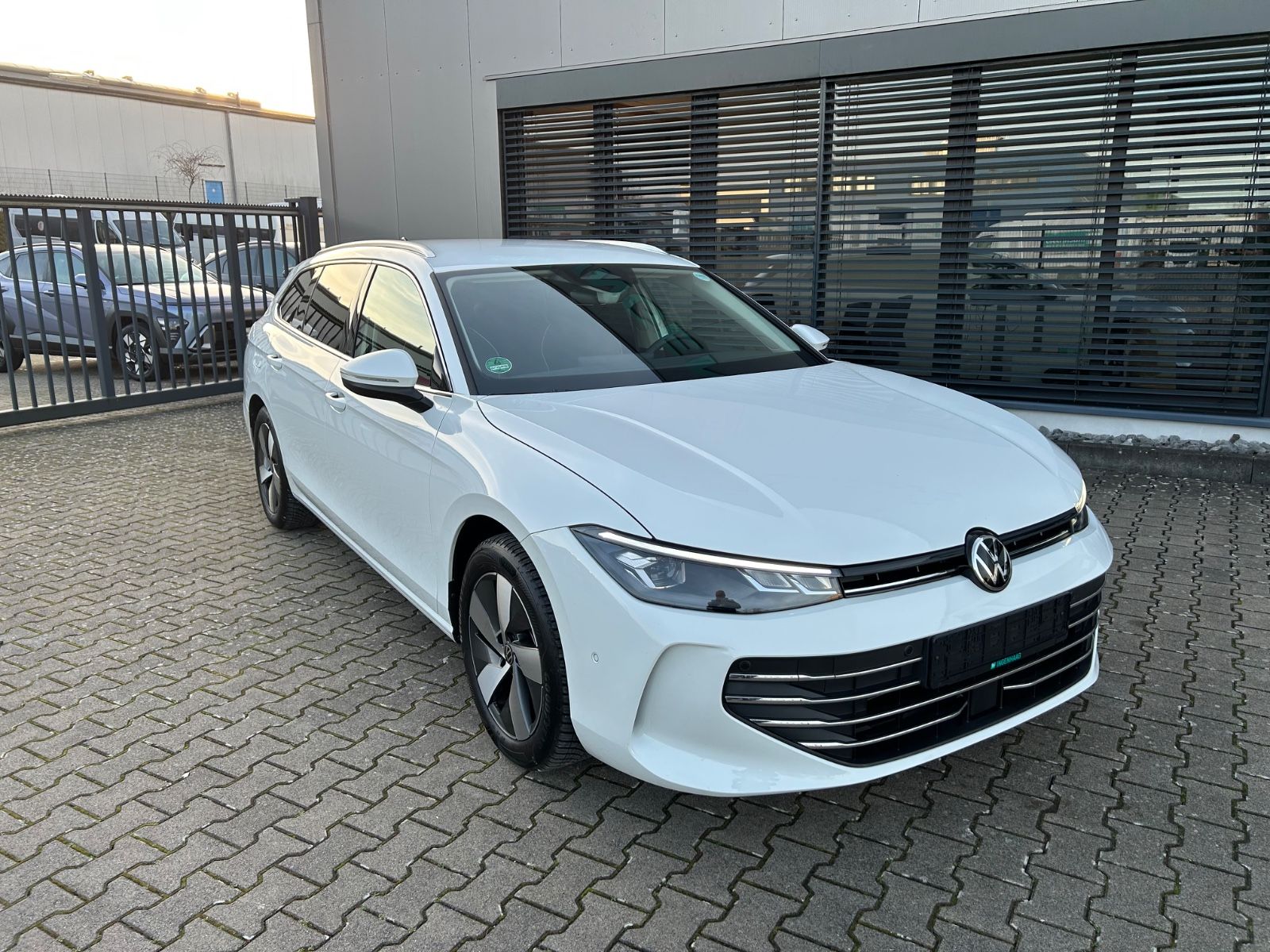 Fahrzeugabbildung Volkswagen Passat Variant 1.5 eTSI 110 kW Business