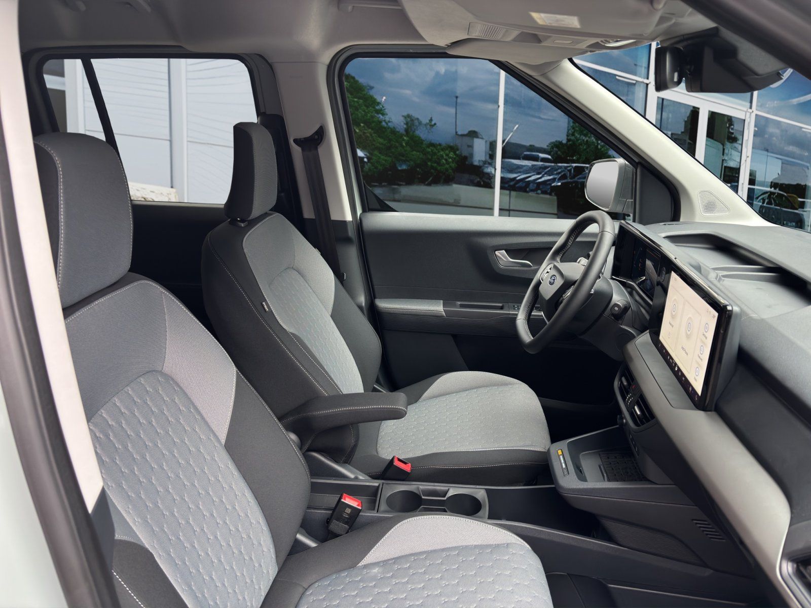 Fahrzeugabbildung Ford Tourneo Courier eMotor BEV Titanium