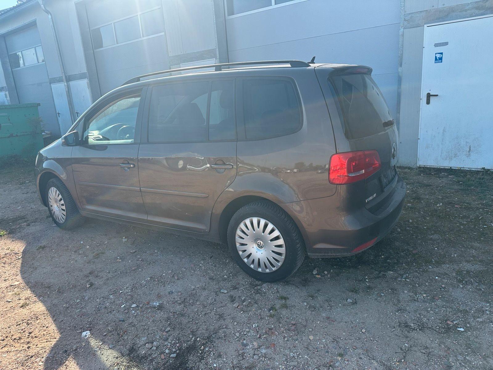 Volkswagen Touran 2011 — photo 6