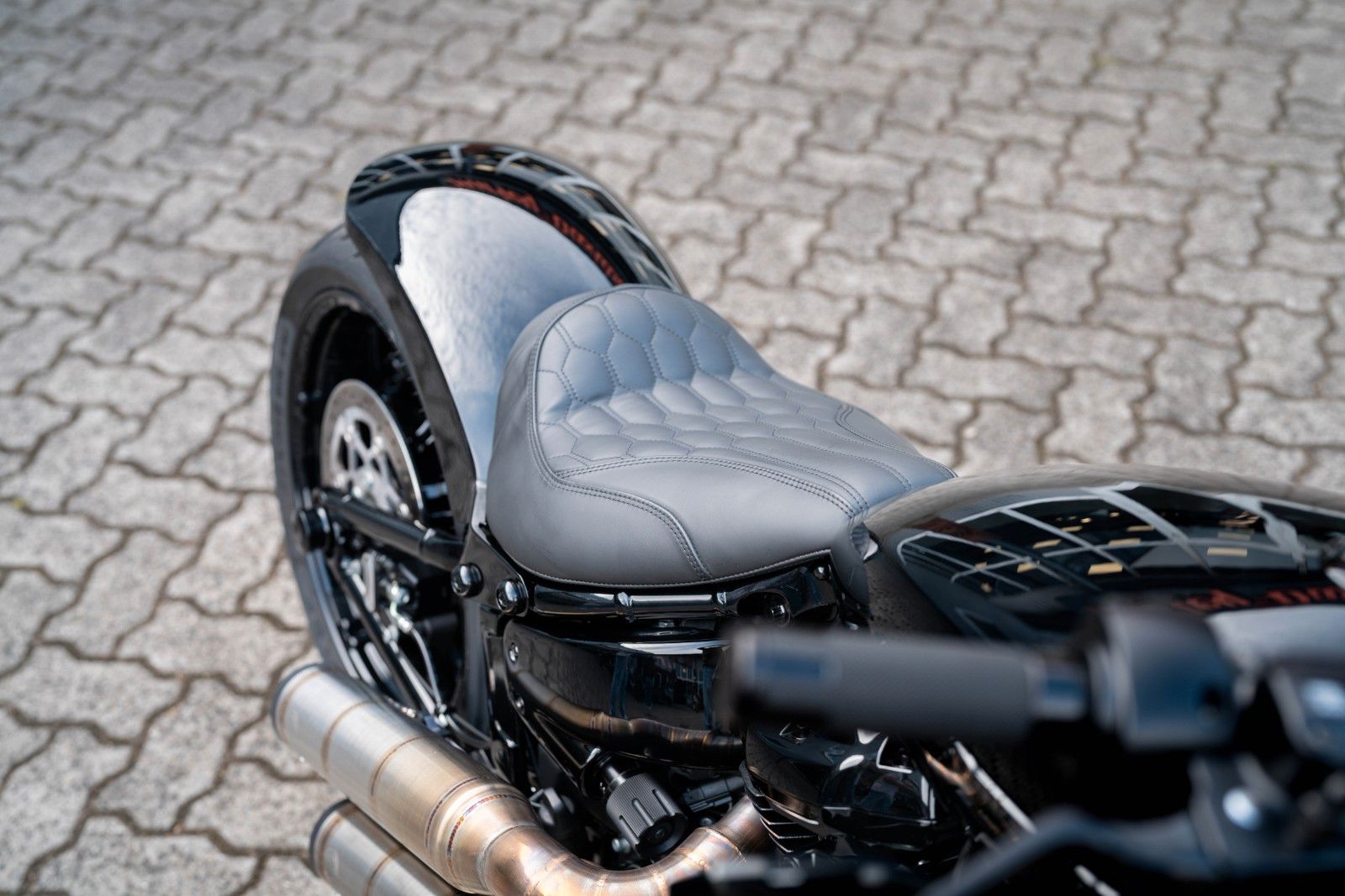 Fahrzeugabbildung Harley-Davidson FXBRS Breakout 114 cui - Kesstech BTC Gangster