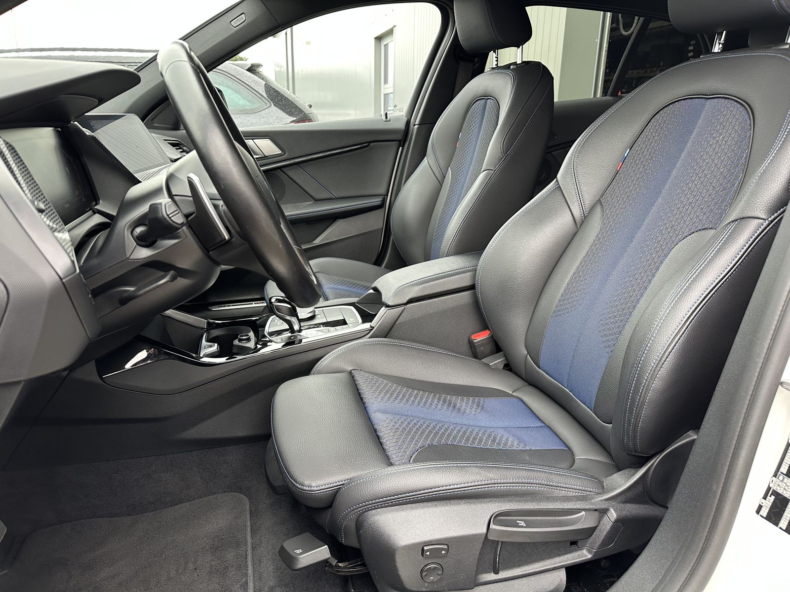 Fahrzeugabbildung BMW 120i M-Sport 5-Türer Aut. NAV+LED+SHZ+19ZOLL+PP