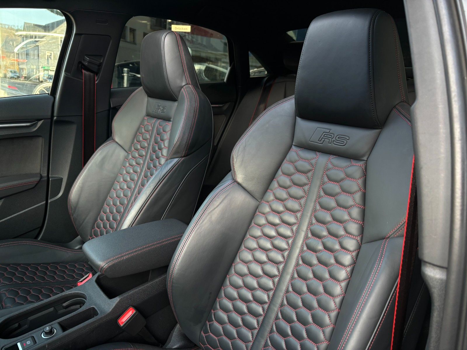 Fahrzeugabbildung Audi RS3 Lim. *Panorama*RS-Sitze*Carplay*SportAuspuff