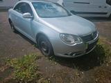 Volkswagen Eos 2.0 FSI Standard LEDER ROT CABRIO OHNE TÜV - Volkswagen Eos: R
