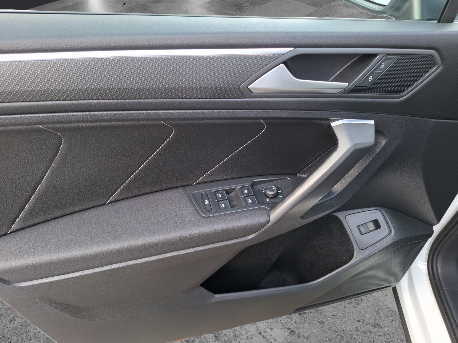 Fahrzeugabbildung Volkswagen Tiguan Allspace TDI R-Line DSG 4M Matrix Navi Pa