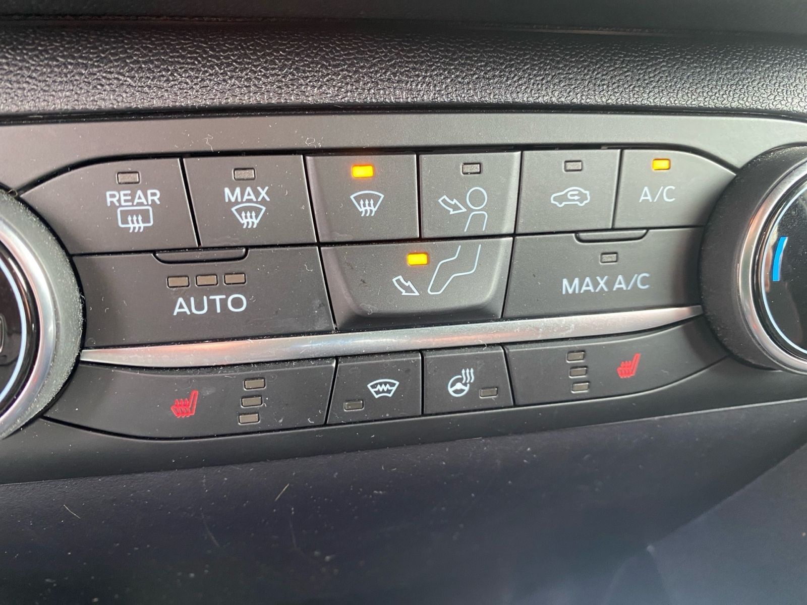 Fahrzeugabbildung Ford Fiesta 1.0 EcoBoost Hybrid Automatik ST-Line X