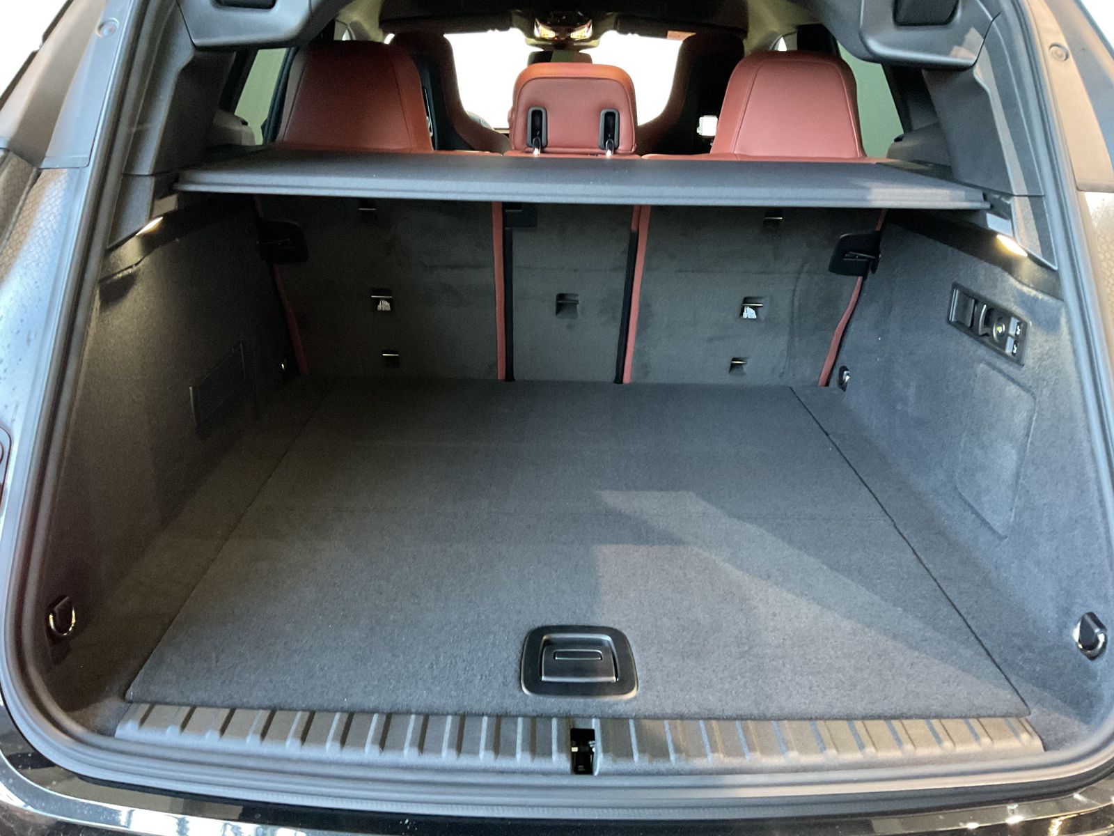 Fahrzeugeinzelansicht 14 Fahrzeugabbildung BMW iX xDrive60 AHK, Sitzbelüftung, Panorama Glasdac