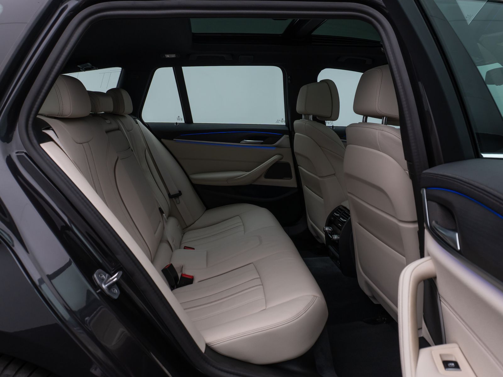 Fahrzeugabbildung BMW 520d  xD Luxury Line Panorama Kamera DAB H/K AHK
