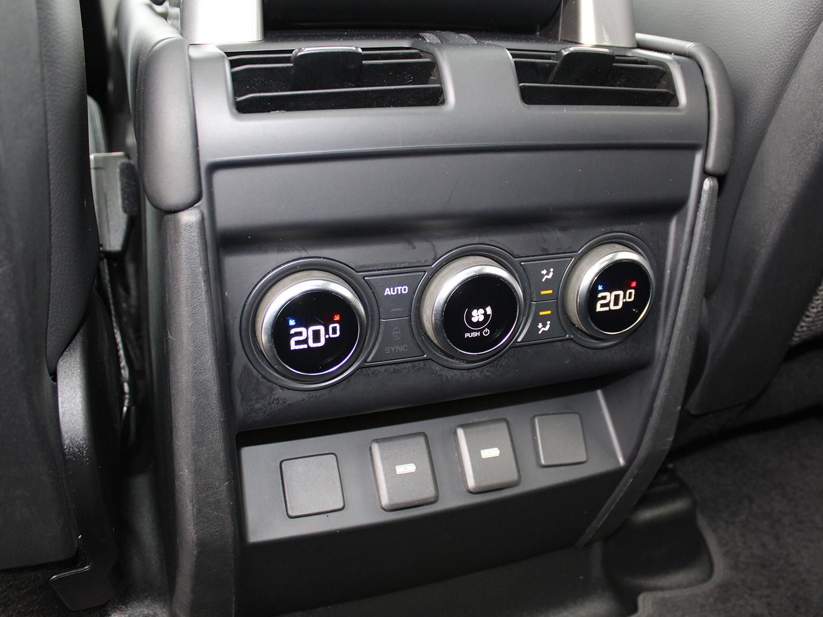 Fahrzeugabbildung Land Rover Land Rover Defender 130 D300 X-Dynamic SE